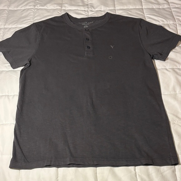 American Eagle charcoal Gray Henley T-Shirt - Picture 2 of 8